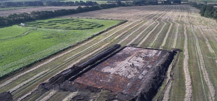 Udgravning af jernaldergård 2017 ved Lyngsmosefæstningen Dronefoto: Esben Schlosser Mauritsen